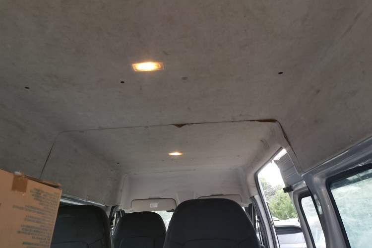 Used Ford Transit Custom 2013 2.4T Diesel Economical Long-Wheelbase Mid-Roof China IV Standard Headliner