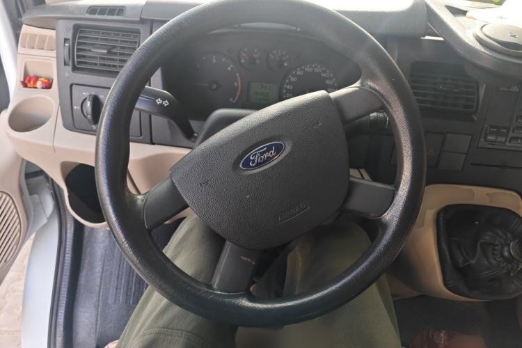Used Ford Transit Custom 2013 2.4T Diesel Economical Logistics Vehicle Short Wheelbase Mid-Roof China III Standard Steering Wheel