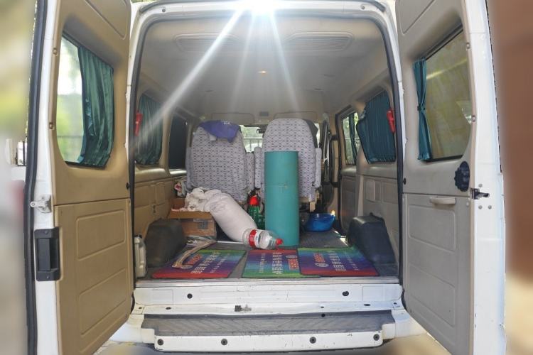 Used Ford Transit Custom 2013 2.4T Diesel Economical Logistics Vehicle Short Wheelbase Mid-Roof China III Standard Trunk
