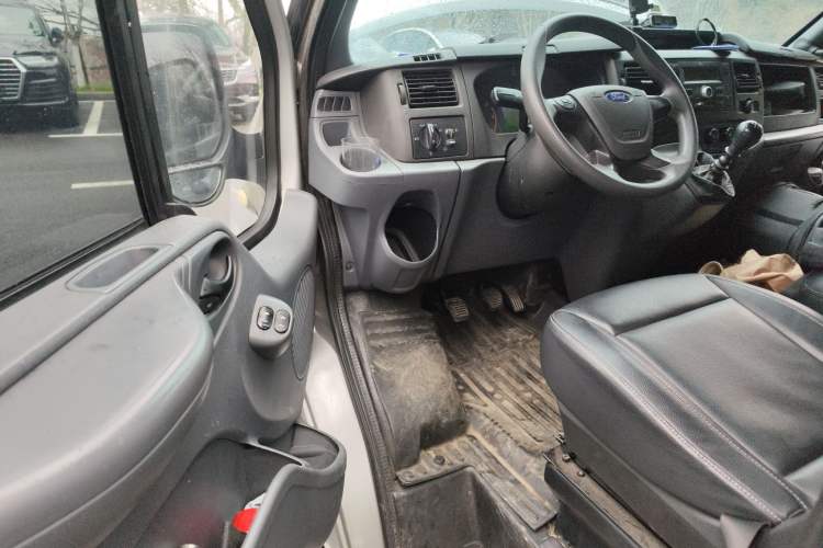Used Ford Transit Custom 2015 2.4T Short-Wheelbase 6-Seater Mid-Roof Multi-Purpose Vehicle Driver Seat