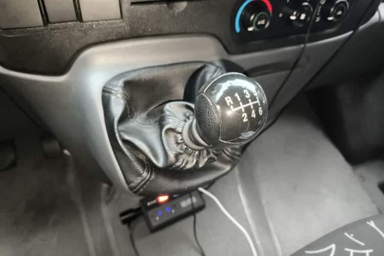 Used Ford Transit Custom 2015 2.4T Short-Wheelbase 6-Seater Mid-Roof Multi-Purpose Vehicle Gear Lever