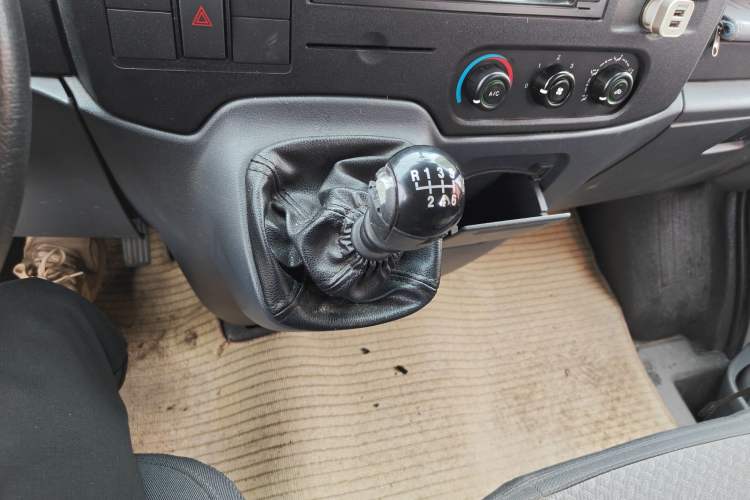 Used Ford Transit Custom 2015 2.4T Long-Wheelbase 7-Seater Mid-Height Multi-Purpose Vehicle Gear Lever