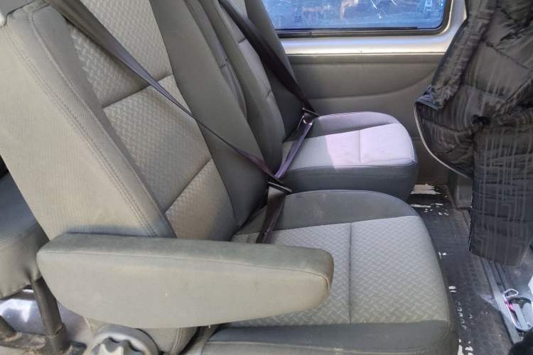 Used Ford Transit Custom 2015 2.4T Long-Wheelbase 7-Seater Mid-Height Multi-Purpose Vehicle Left Rear Seat