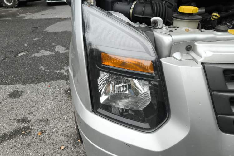 Used Ford Transit Custom 2015 2.4T Short-Wheelbase 6-Seater Mid-Roof Multi-Purpose Vehicle Right Front Headlight
