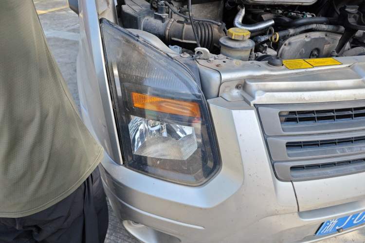 Used Ford Transit Custom 2015 2.4T Short-Wheelbase 6-Seater Mid-Roof Multi-Purpose Vehicle Right Front Headlight