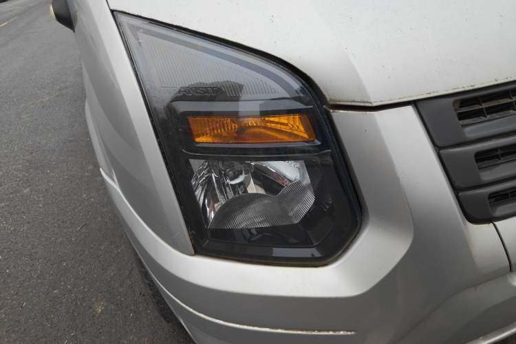 Used Ford Transit Custom 2015 2.4T Long-Wheelbase 7-Seater Mid-Height Multi-Purpose Vehicle Right Front Headlight