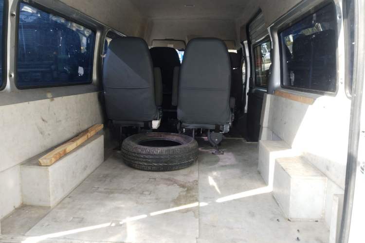 Used Ford Transit Custom 2015 2.4T Long-Wheelbase 7-Seater Mid-Height Multi-Purpose Vehicle Trunk
