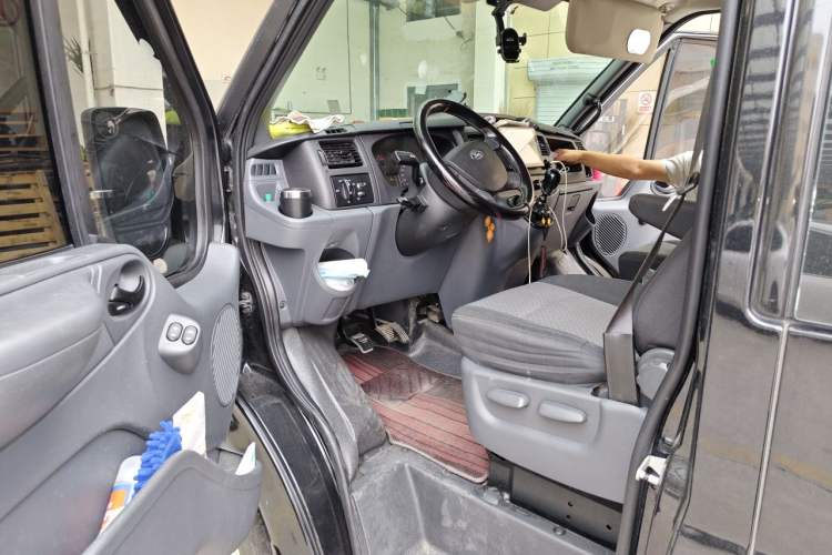 Used Ford Transit Custom 2016 2.2T Long-Wheelbase 6/7-Seater Mid-Roof Multi-Purpose Vehicle Driver Seat