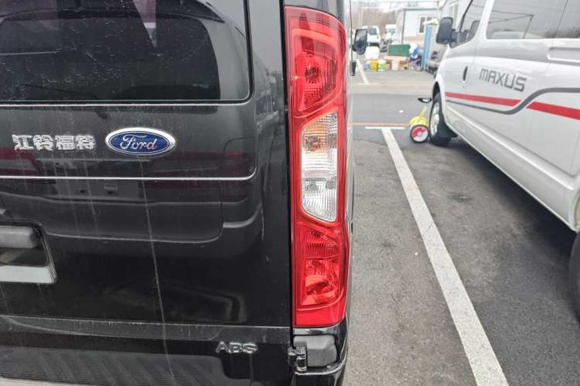 Used Ford Transit Custom 2016 2.2T Long-Wheelbase 6/7-Seater Mid-Roof Multi-Purpose Vehicle Exterior 6