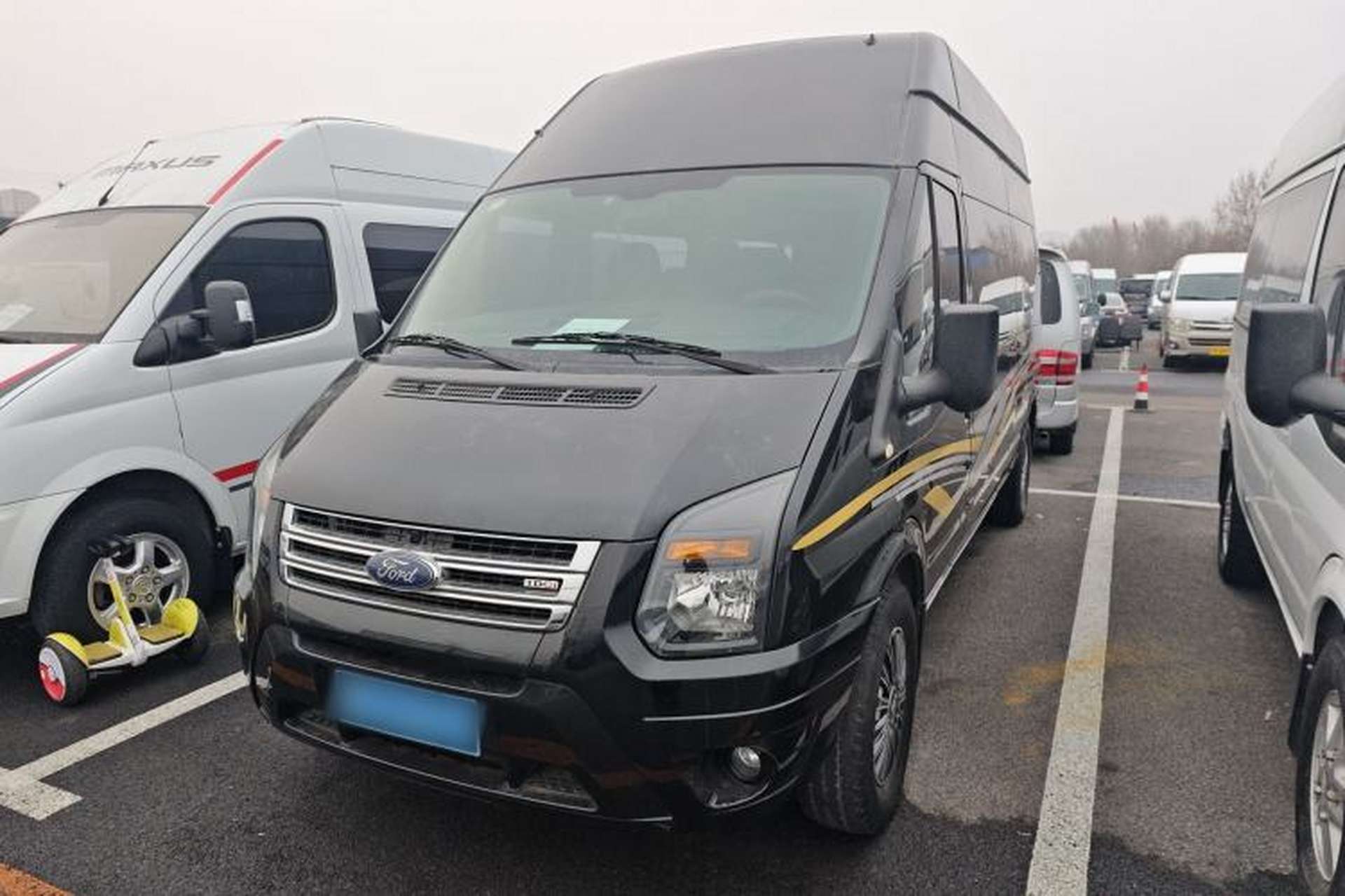 Used Ford Transit Custom 2016 2.2T Long-Wheelbase 6/7-Seater Mid-Roof Multi-Purpose Vehicle Front Left 45 Deg