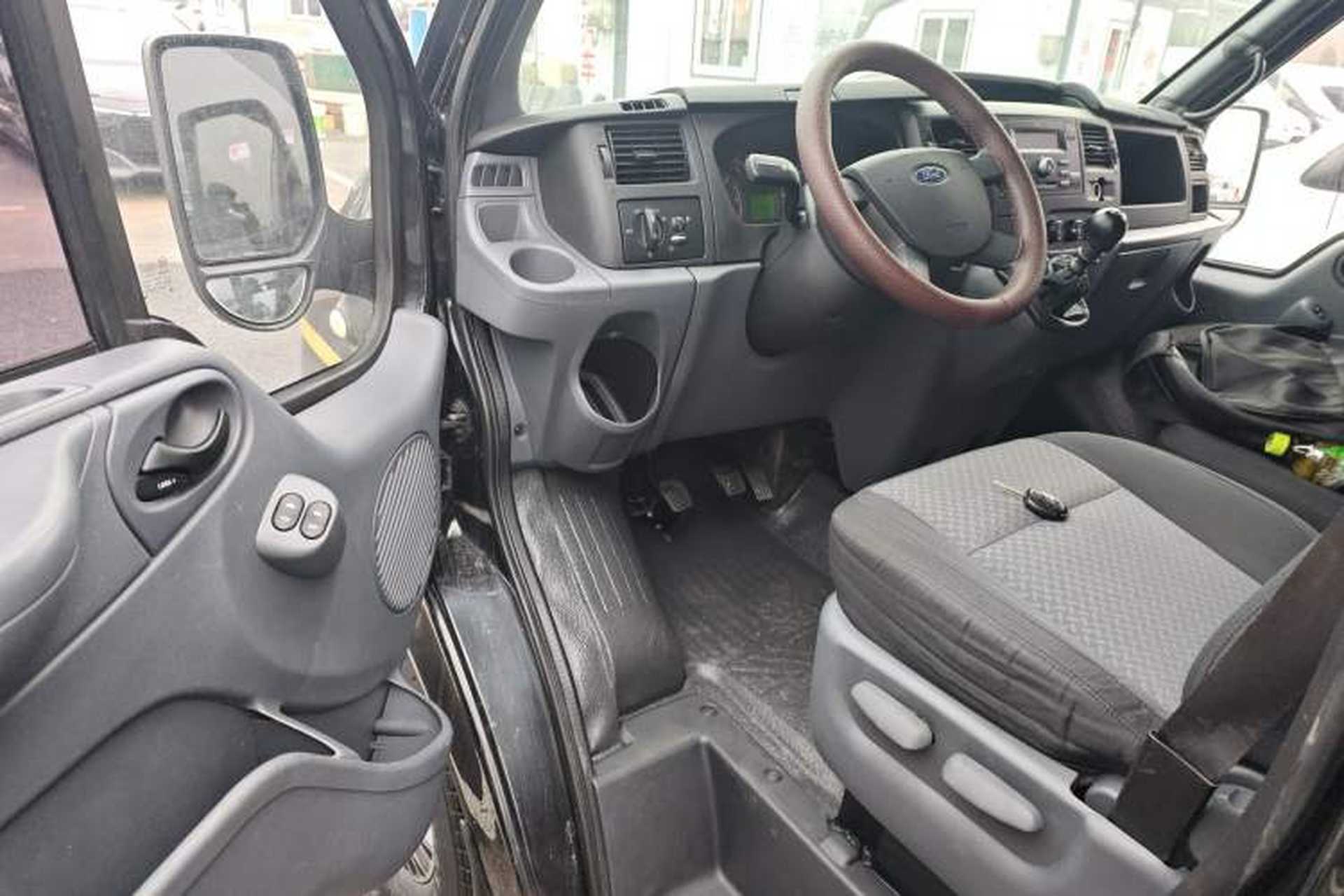 Used Ford Transit Custom 2016 2.2T Long-Wheelbase 6/7-Seater Mid-Roof Multi-Purpose Vehicle Interior 3