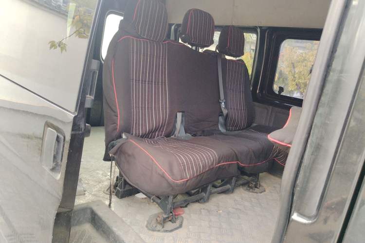 Used Ford Transit Custom 2016 2.2T Short-Wheelbase 6-Seater Mid-Roof Multi-Purpose Vehicle Left Rear Seat