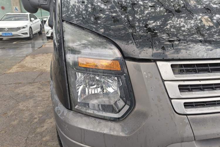 Used Ford Transit Custom 2016 2.4T Short-Wheelbase 6-Seater Mid-Roof Multi-Purpose Vehicle Right Front Headlight