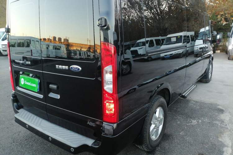 Used Ford Transit Custom 2016 2.2T Long-Wheelbase 6-Seater High-Roof Multi-Purpose Vehicle Right Rear Taillight