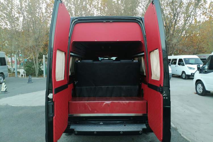 Used Ford Transit Custom 2016 2.2T Long-Wheelbase 6-Seater High-Roof Multi-Purpose Vehicle Trunk