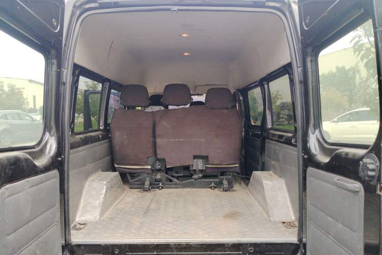 Used Ford Transit Custom 2016 2.2T Short-Wheelbase 6-Seater Mid-Roof Multi-Purpose Vehicle Trunk
