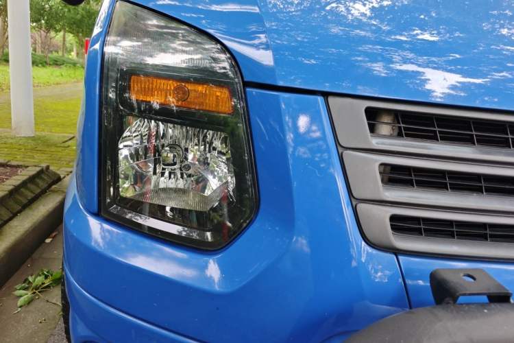 Used Ford Transit Custom 2016 2.2T Short Wheelbase 6-Seater Mid-Height Multi-Purpose Vehicle Right Front Headlight