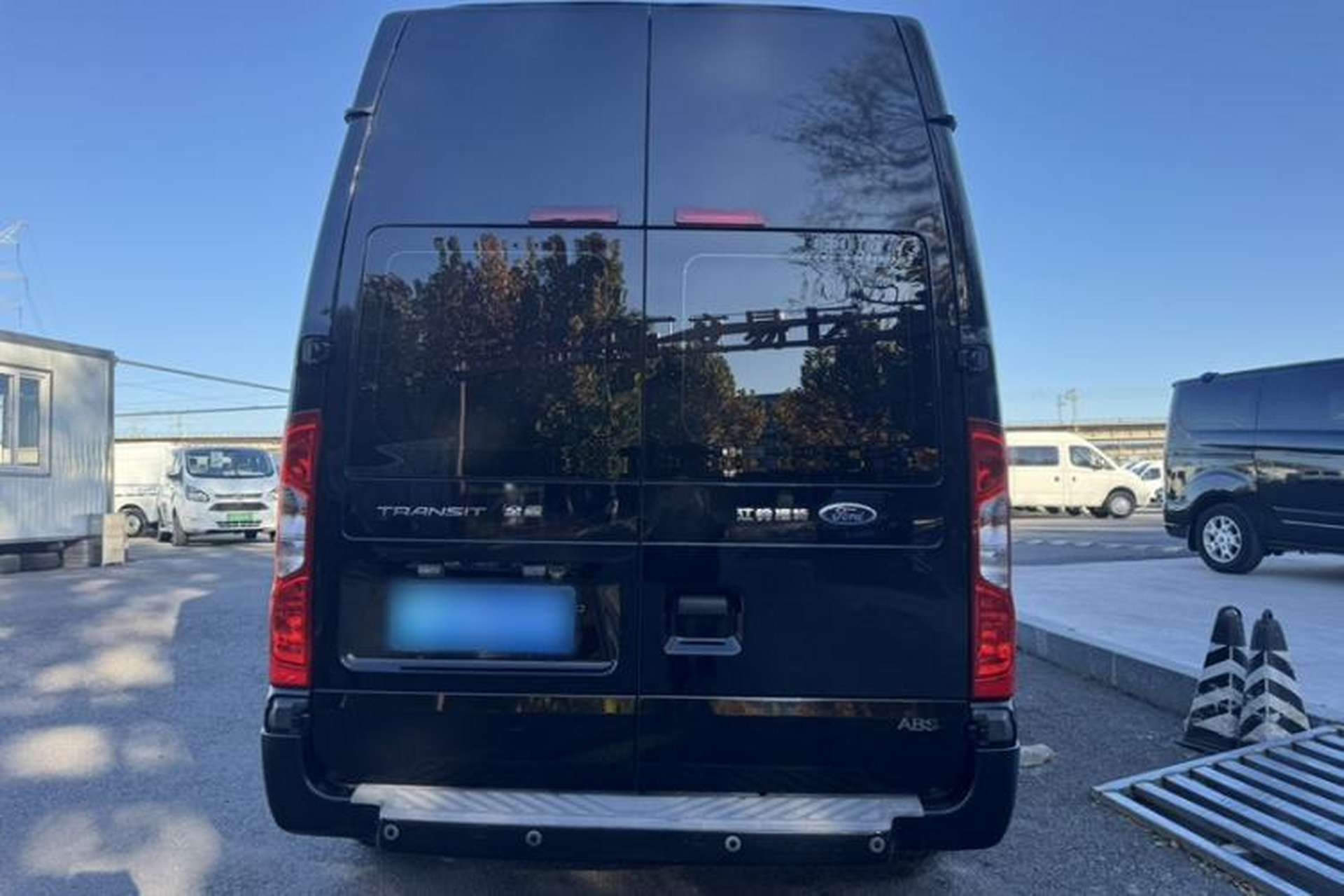 Used Ford Transit Custom 2016 2.2T Long-Wheelbase 6-Seater High-Roof Multi-Purpose Vehicle Exterior 6