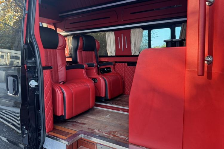 Used Ford Transit Custom 2016 2.2T Long-Wheelbase 6-Seater High-Roof Multi-Purpose Vehicle Interior 5