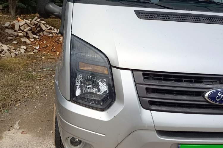 Used Ford Transit Custom 2016 2.2T Short-Wheelbase 6-Seater Mid-Roof Multi-Purpose Vehicle Right Front Headlight