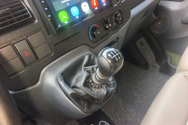 Used Ford Transit Custom 2016 2.2T Short Wheelbase 6-Seater Mid-Height Multi-Purpose Vehicle Gear Lever