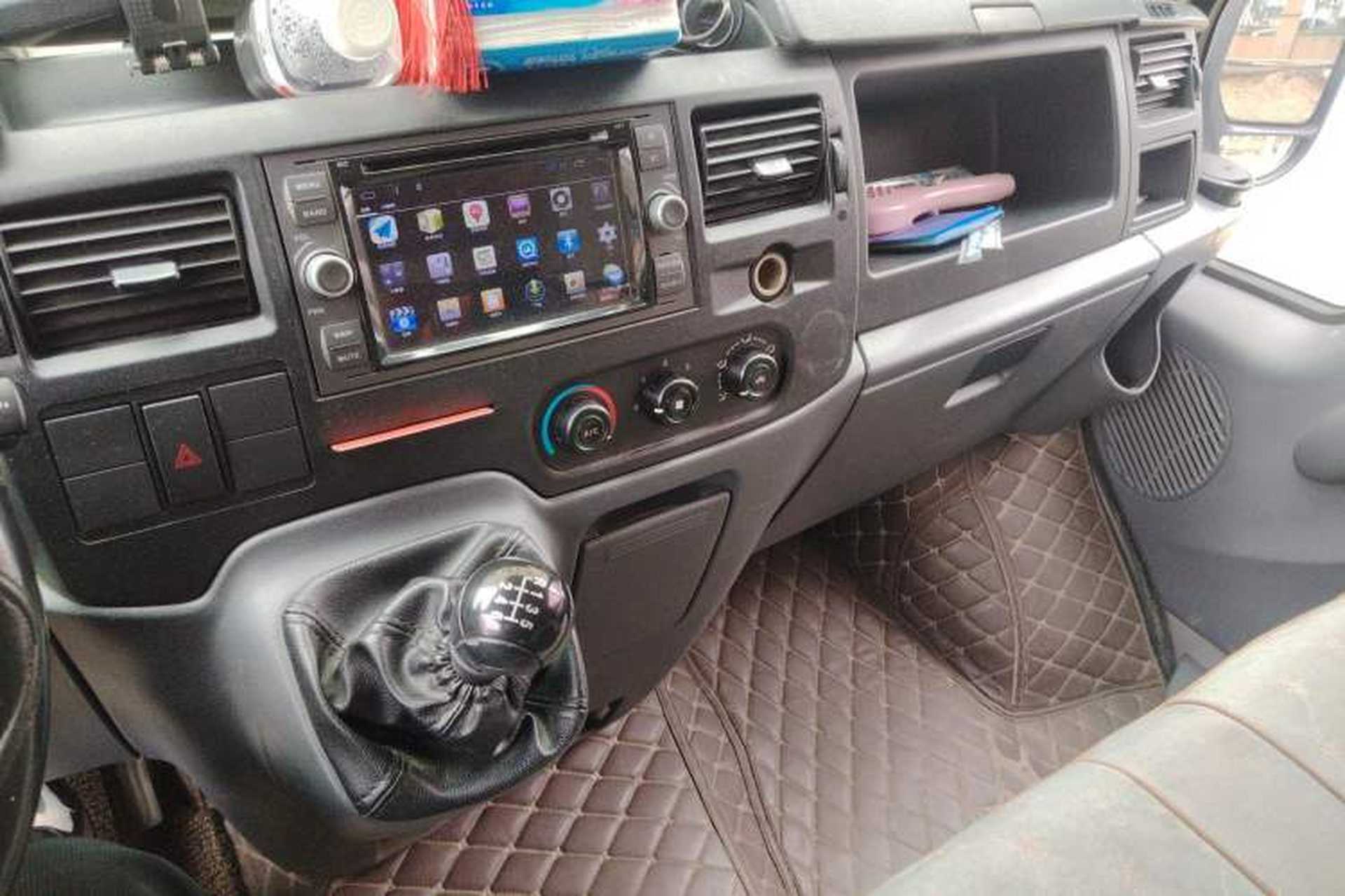 Used Ford Transit Custom 2016 2.2T Short-Wheelbase 6-Seater Mid-Roof Multi-Purpose Vehicle Audio And AC Panel