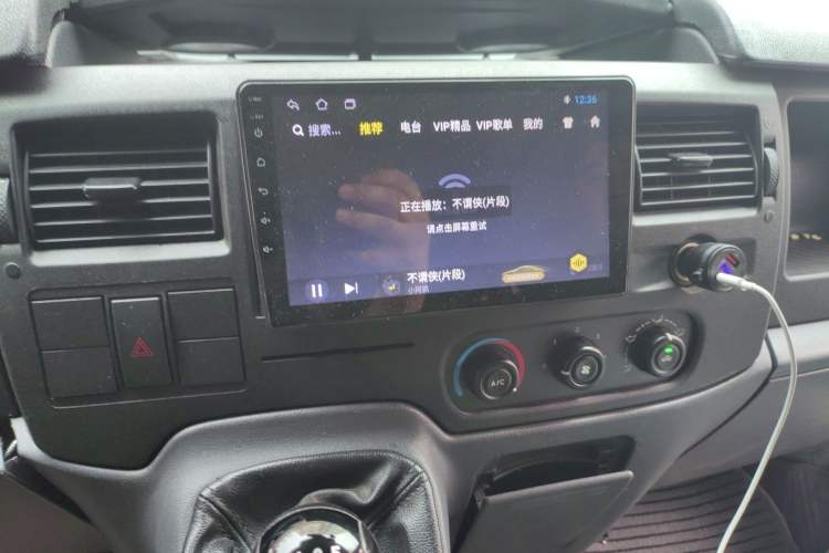 Used Ford Transit Custom 2016 2.2T Long-Wheelbase 6/7-Seater Mid-Roof Multi-Purpose Vehicle Audio And AC Panel