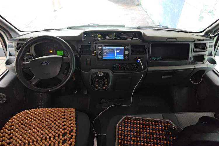 Used Ford Transit Custom 2016 2.2T Short-Wheelbase 6-Seater Mid-Roof Multi-Purpose Vehicle Center Console