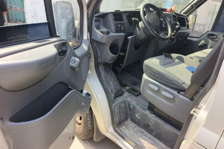 Used Ford Transit Custom 2016 2.2T Long-Wheelbase 6/7-Seater Mid-Roof Multi-Purpose Vehicle Driver Seat