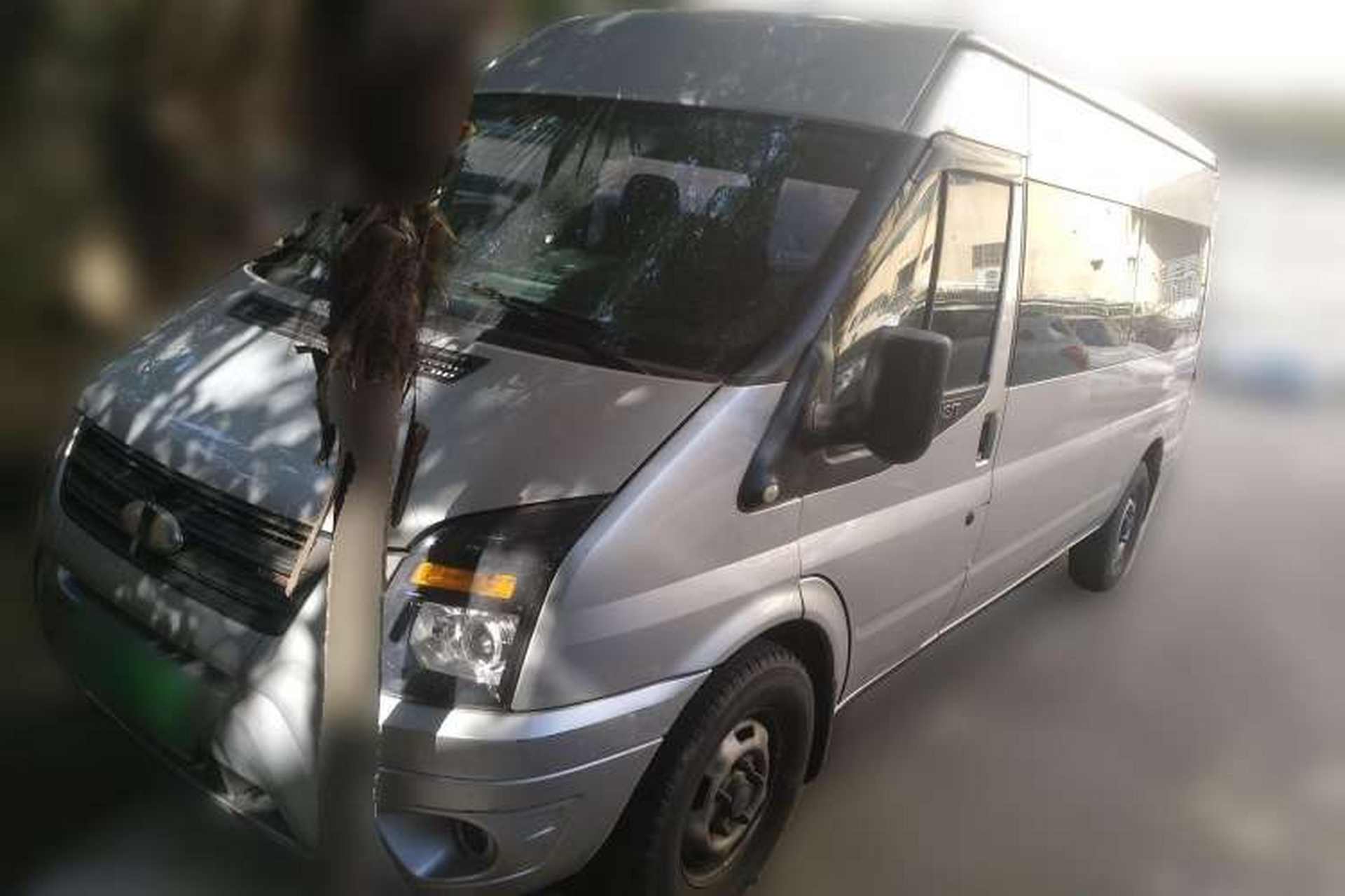 Used Ford Transit Custom 2016 2.2T Long-Wheelbase 6/7-Seater Mid-Roof Multi-Purpose Vehicle Front Left 45 Deg