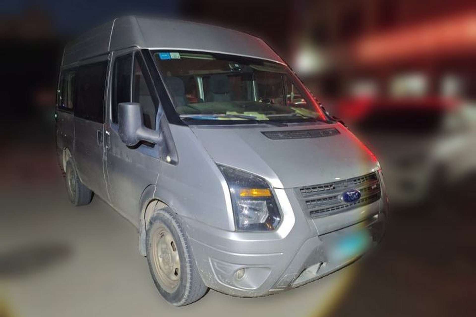 Used Ford Transit Custom 2016 2.2T Short-Wheelbase 6-Seater Mid-Roof Multi-Purpose Vehicle Front Right 45 Deg