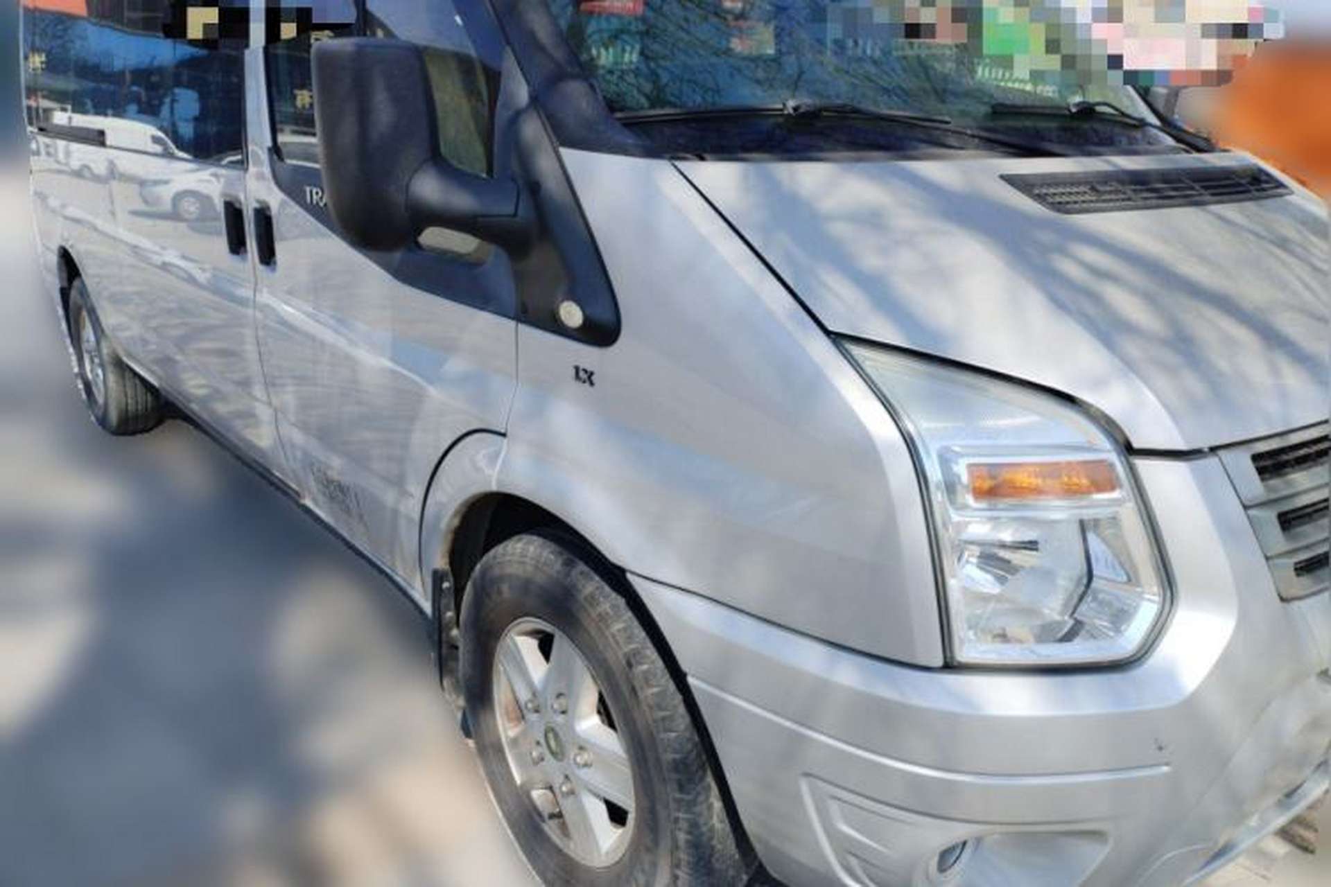 Used Ford Transit Custom 2016 2.2T Long Wheelbase 15-Seater Mid-Roof Luxury Version Front Right 45 Deg