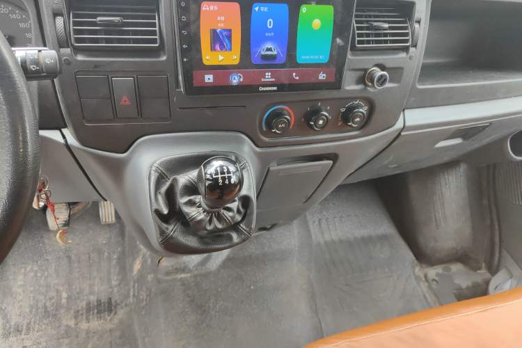 Used Ford Transit Custom 2016 2.2T Short-Wheelbase 6-Seater Mid-Roof Multi-Purpose Vehicle Gear Lever