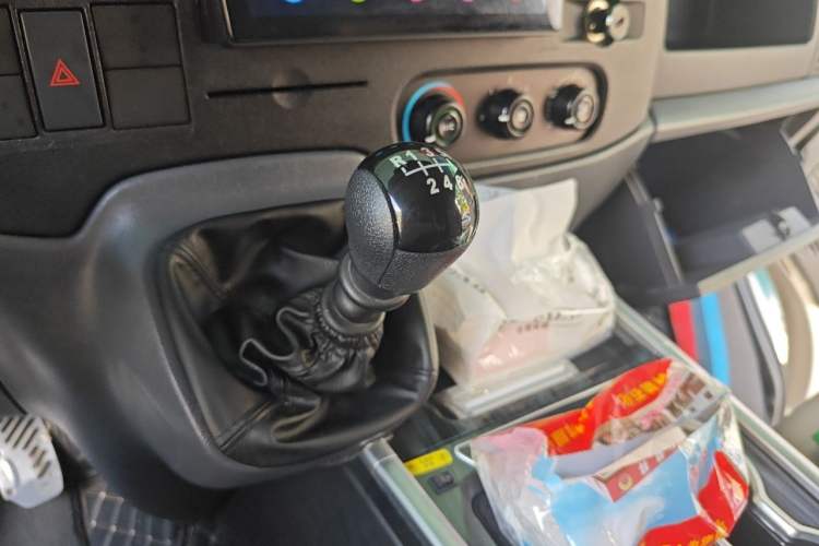 Used Ford Transit Custom 2016 2.2T Short Wheelbase 6-Seater Mid-Height Multi-Purpose Vehicle Gear Lever