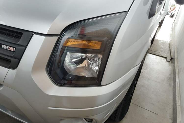 Used Ford Transit Custom 2016 2.2T Short-Wheelbase 6-Seater Mid-Roof Multi-Purpose Vehicle Left Front Headlight