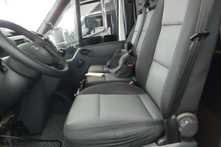 Used Ford Transit Custom 2016 2.2T Short-Wheelbase 6-Seater Mid-Roof Multi-Purpose Vehicle Left Front Seat