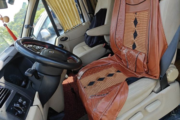 Used Ford Transit Custom 2016 2.2T Long-Wheelbase 9-Seater Mid-Roof Luxury Coach with 135 Horsepower Left Front Seat