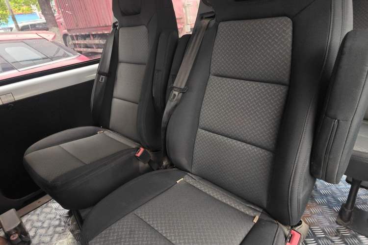 Used Ford Transit Custom 2016 2.2T Long-Wheelbase 6/7-Seater Mid-Roof Multi-Purpose Vehicle Left Rear Seat