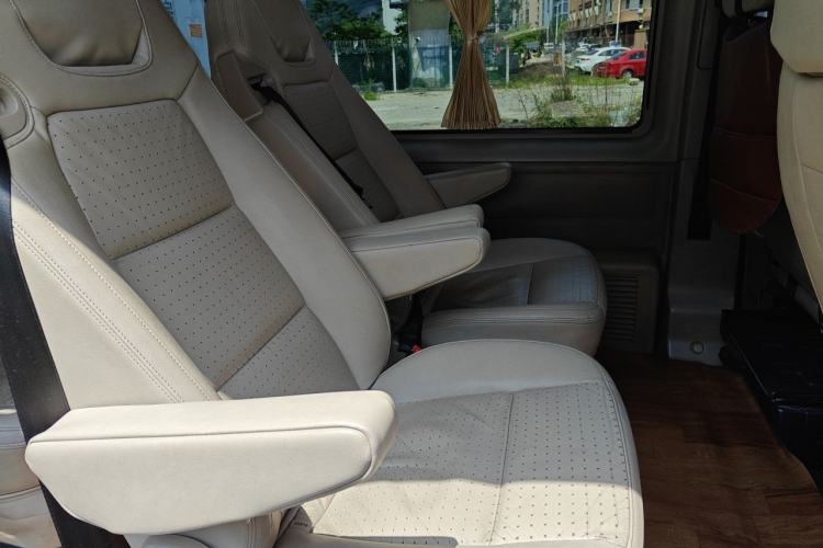 Used Ford Transit Custom 2016 2.2T Long-Wheelbase 9-Seater Mid-Roof Luxury Coach with 135 Horsepower Left Rear Seat