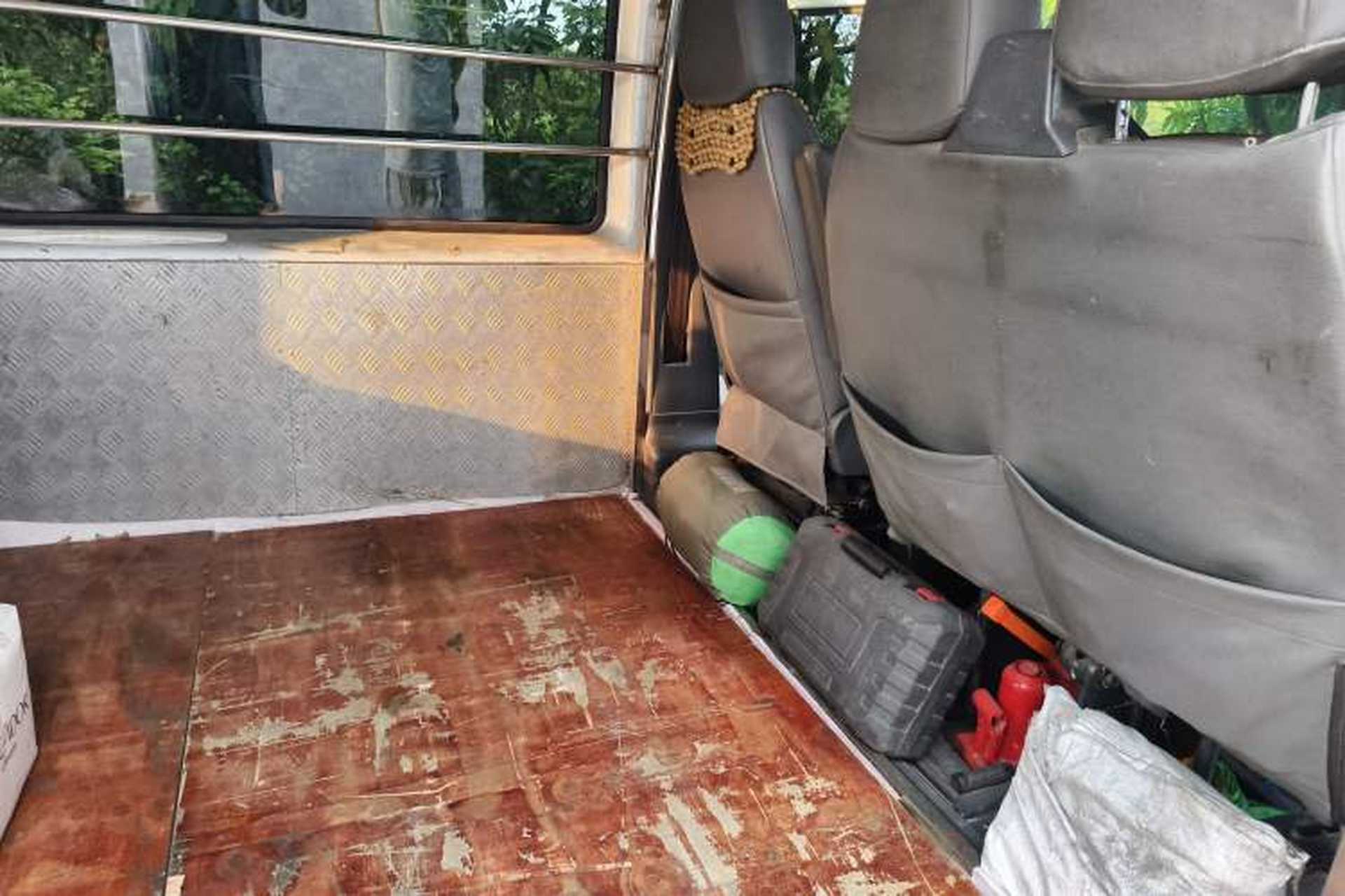 Used Ford Transit Custom 2016 2.2T Long-Wheelbase 6/7-Seater Mid-Roof Multi-Purpose Vehicle Left Rear Seat