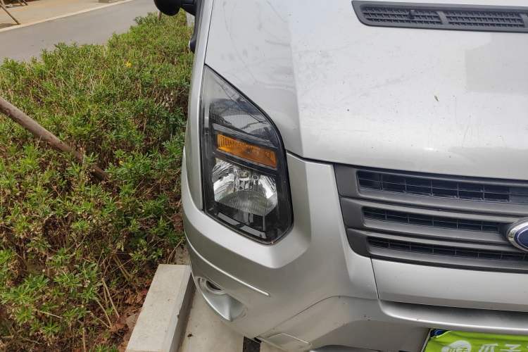 Used Ford Transit Custom 2016 2.2T Short-Wheelbase 6-Seater Mid-Roof Multi-Purpose Vehicle Right Front Headlight