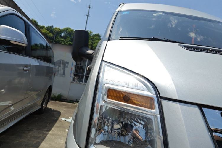 Used Ford Transit Custom 2016 2.2T Long-Wheelbase 9-Seater Mid-Roof Luxury Coach with 135 Horsepower Right Front Headlight