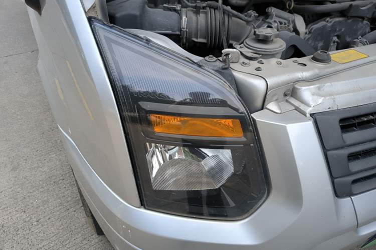 Used Ford Transit Custom 2016 2.2T Long-Wheelbase 6/7-Seater Mid-Roof Multi-Purpose Vehicle Right Front Headlight