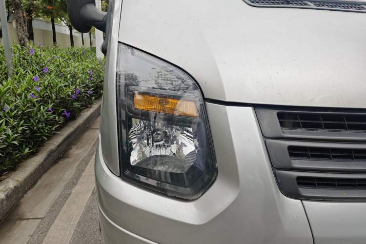 Used Ford Transit Custom 2016 2.2T Long-Wheelbase 6/7-Seater Mid-Roof Multi-Purpose Vehicle Right Front Headlight