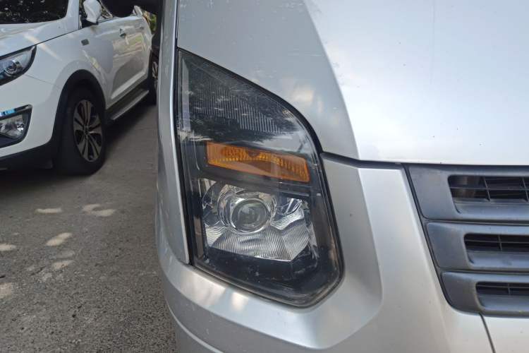 Used Ford Transit Custom 2016 2.2T Long-Wheelbase 6/7-Seater Mid-Roof Multi-Purpose Vehicle Right Front Headlight