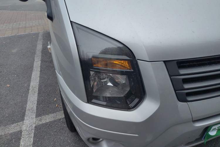 Used Ford Transit Custom 2016 2.2T Long-Wheelbase 6/7-Seater Mid-Roof Multi-Purpose Vehicle Right Front Headlight