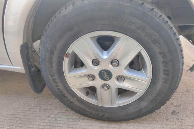 Used Ford Transit Custom 2016 2.2T Long-Wheelbase 6/7-Seater Mid-Roof Multi-Purpose Vehicle Right Front Wheel Hub