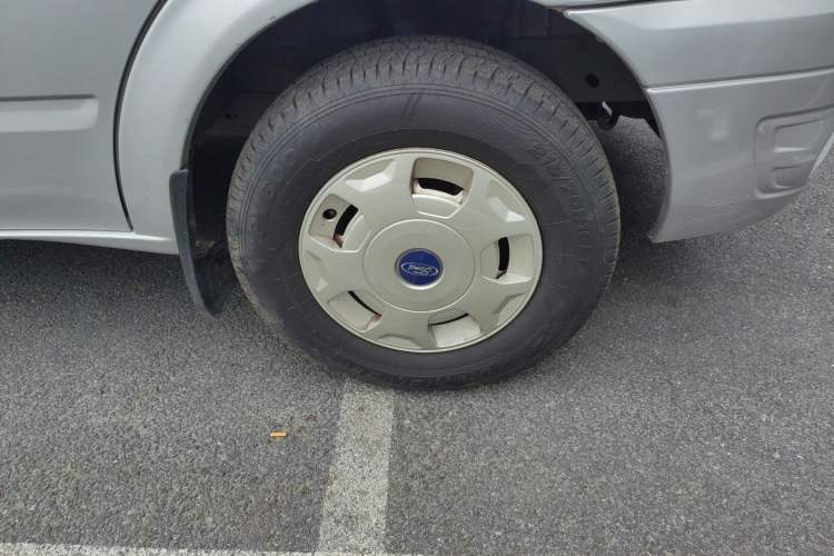 Used Ford Transit Custom 2016 2.2T Long-Wheelbase 6/7-Seater Mid-Roof Multi-Purpose Vehicle Right Front Wheel Hub