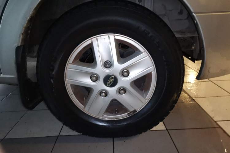 Used Ford Transit Custom 2016 2.2T Long-Wheelbase 6/7-Seater Mid-Roof Multi-Purpose Vehicle Right Front Wheel Hub