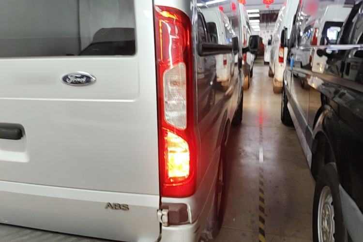 Used Ford Transit Custom 2016 2.2T Short-Wheelbase 6-Seater Mid-Roof Multi-Purpose Vehicle Right Rear Taillight